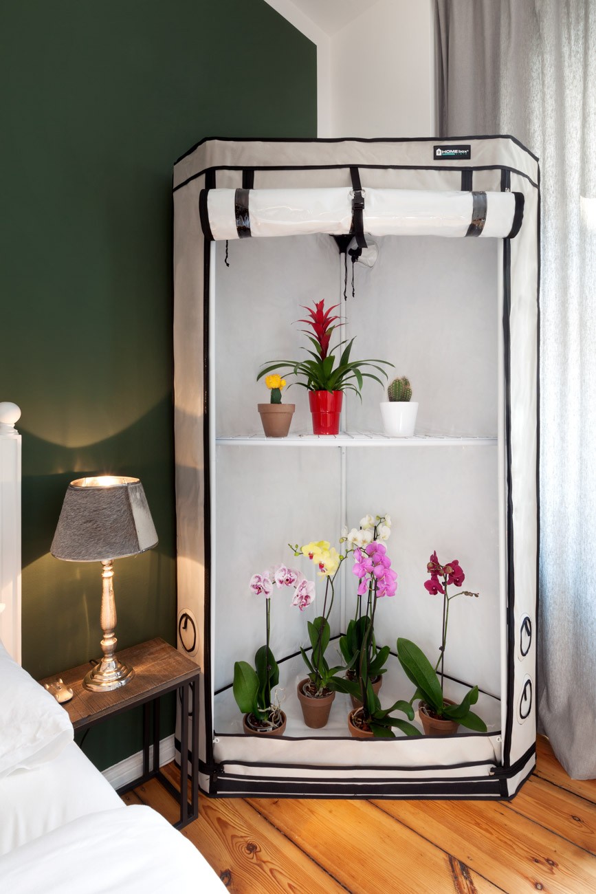 Homebox Vista Triangle Shelf - police 120x75x75